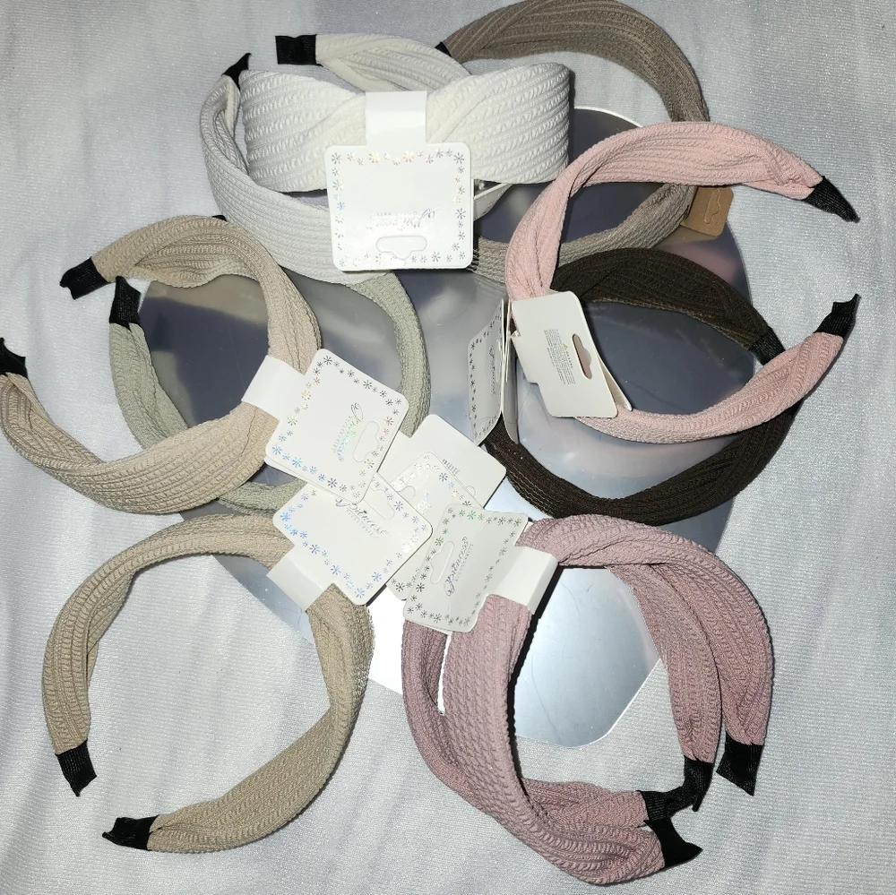 RESELLERS 148 PIECE BUNDLE OF VARIOUS HAIR ACCESSORIES 😍